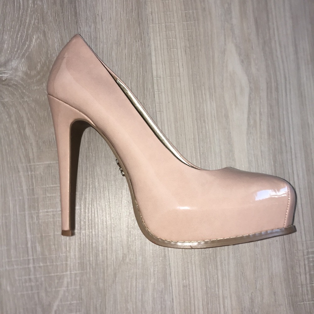 Simply Vera Wang Nude Pumps